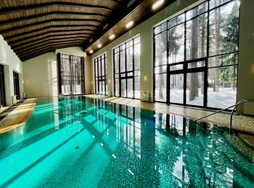 3-этажный коттедж 1 440 м² с отделкой