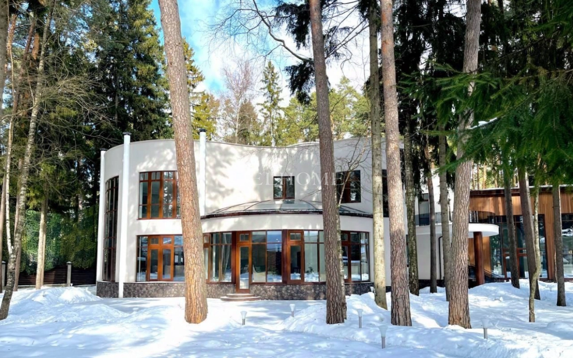 3-этажный коттедж 1 440 м² с отделкой