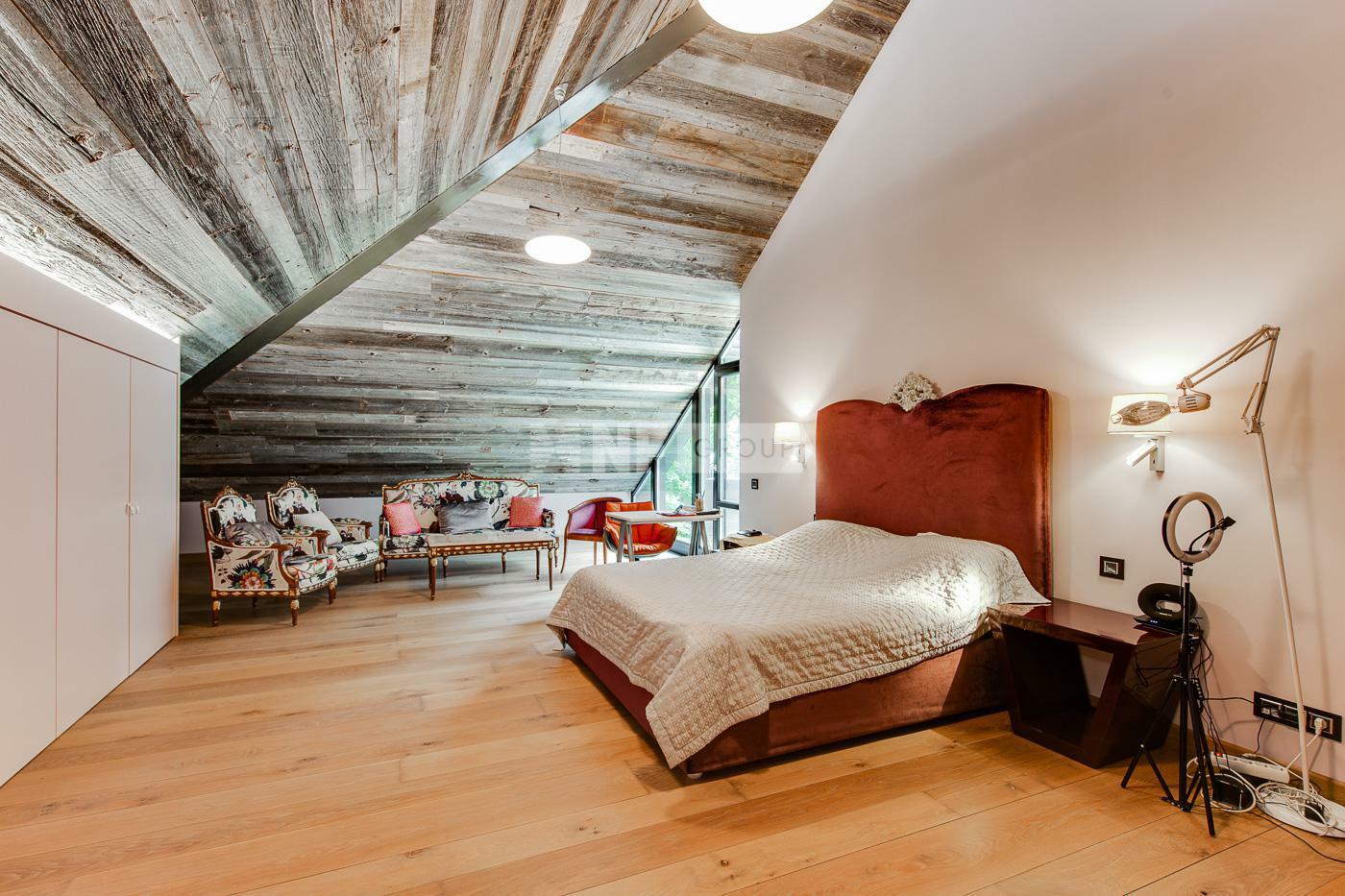 4-этажный коттедж 1 100 м² с отделкой