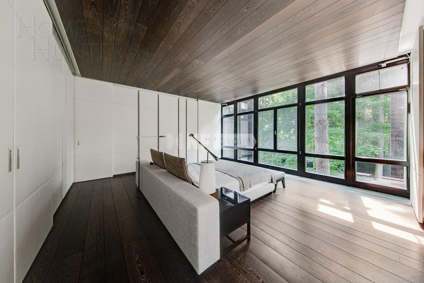 4-этажный коттедж 1 100 м² с отделкой