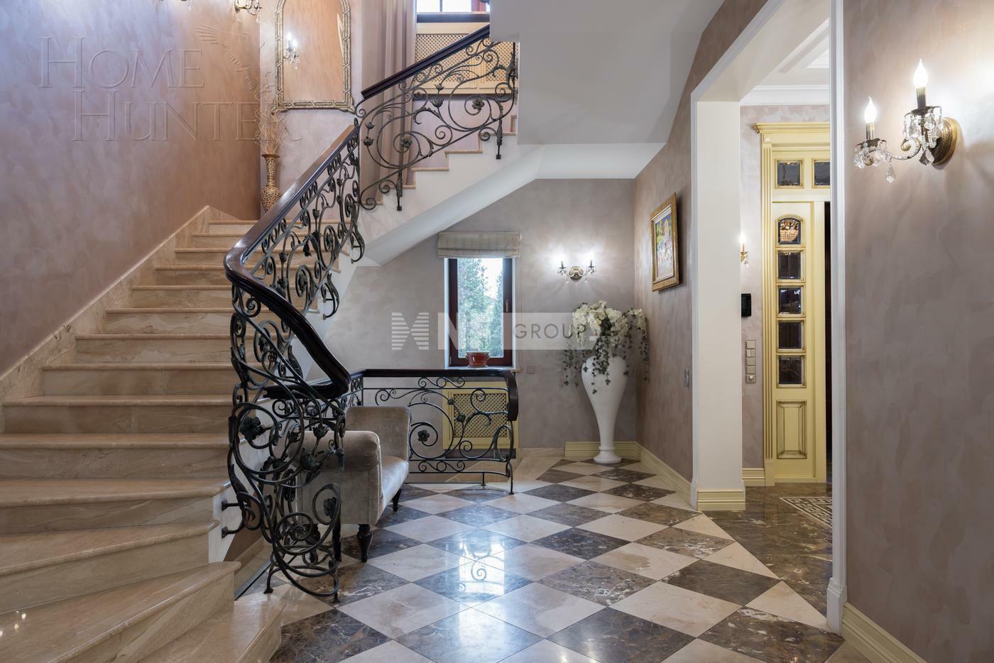 2-этажный коттедж 1 400 м² с отделкой