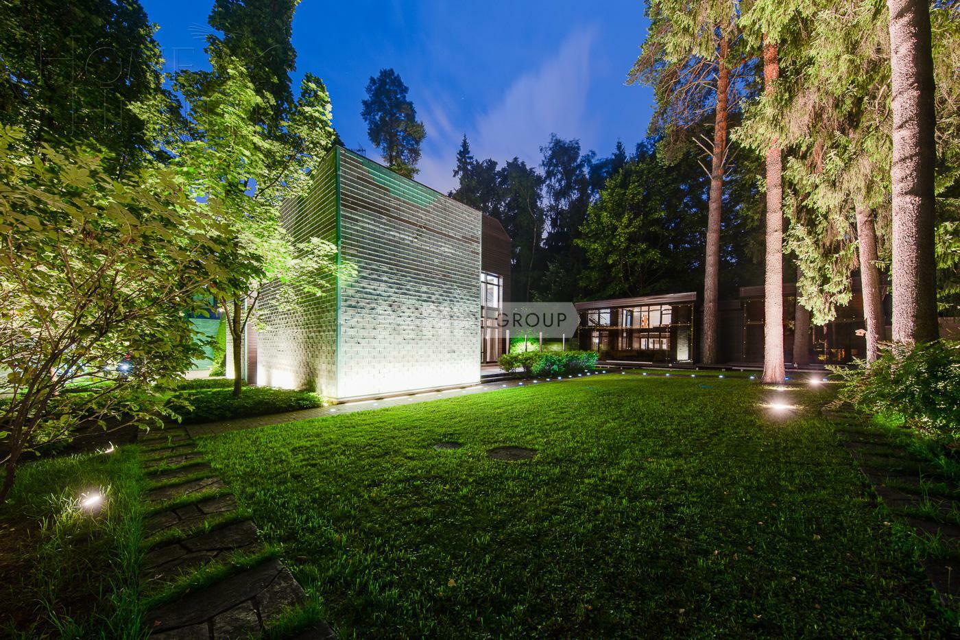 4-этажный коттедж 1 100 м² с отделкой