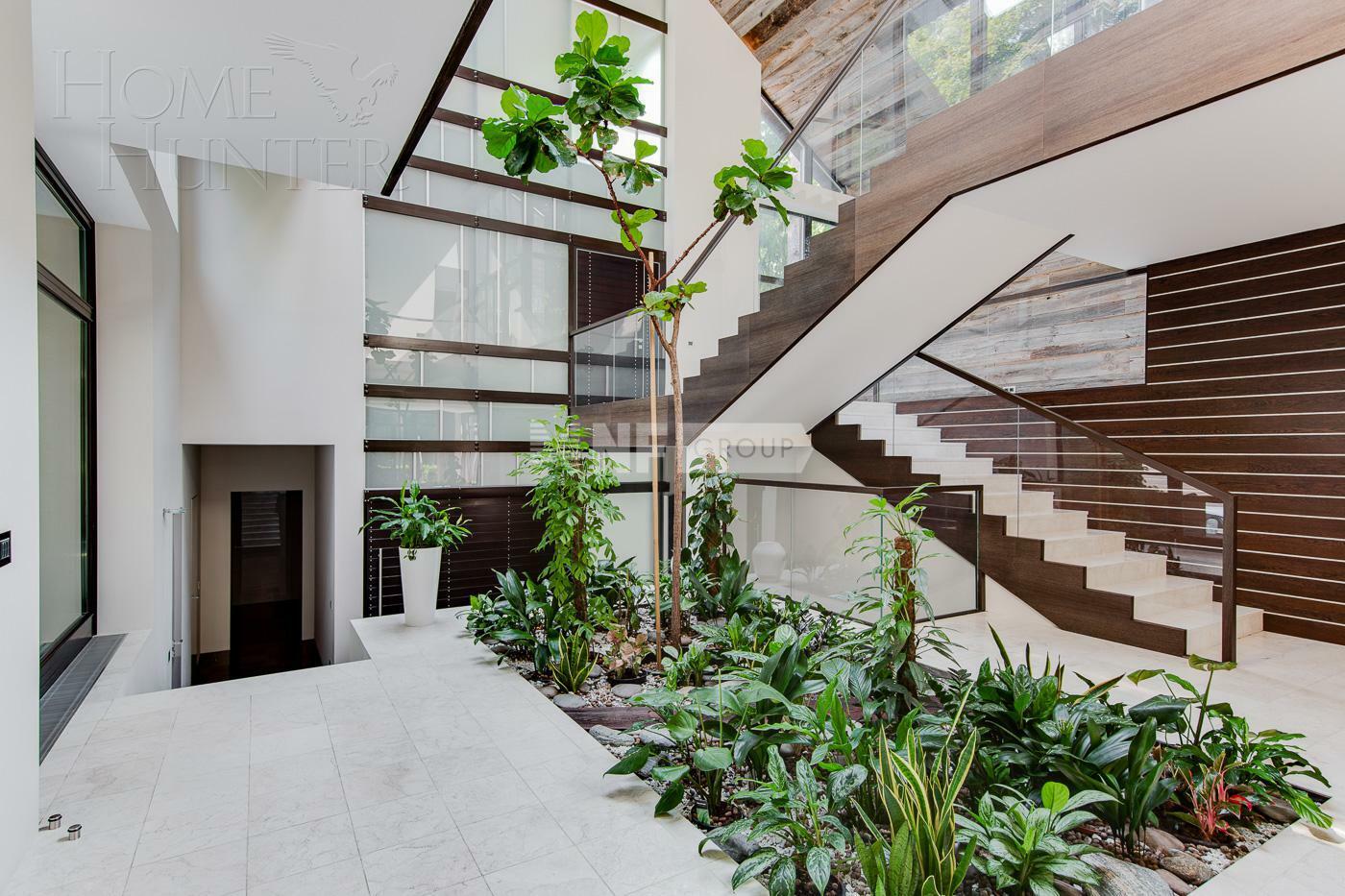 4-этажный коттедж 1 100 м² с отделкой