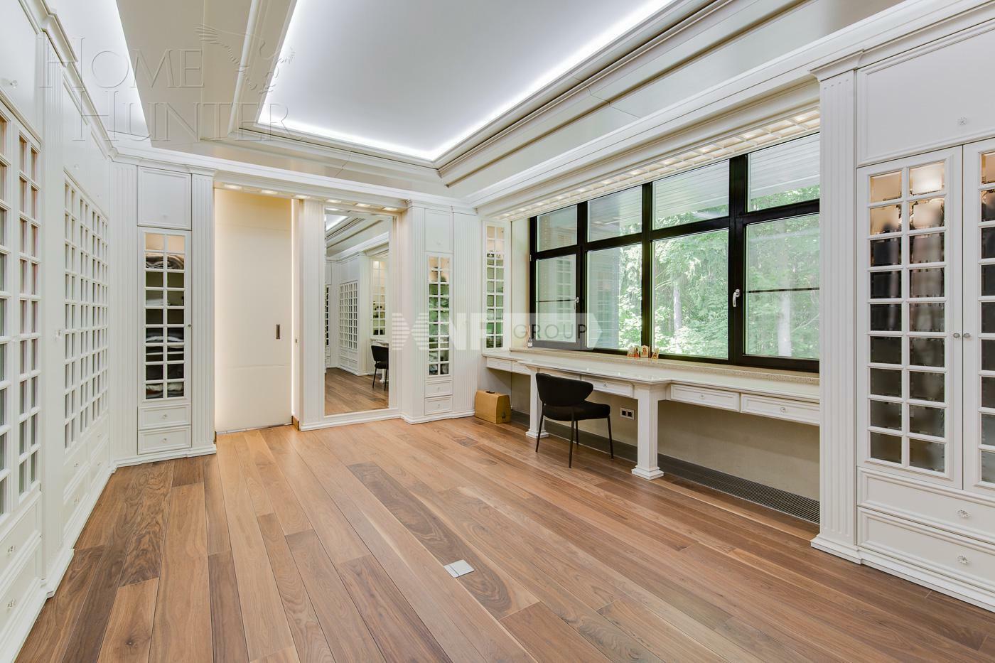 4-этажный коттедж 1 100 м² с отделкой