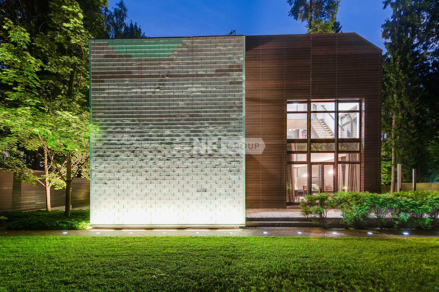 4-этажный коттедж 1 100 м² с отделкой