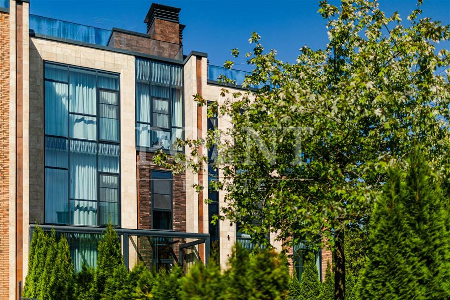 3-этажный таунхаус 311 м² без отделки