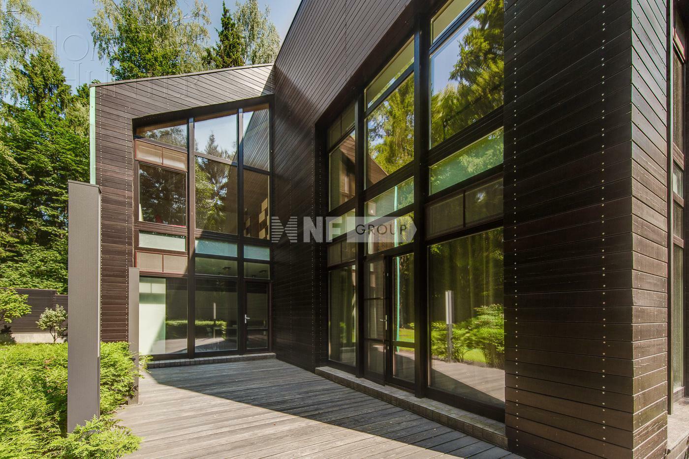 4-этажный коттедж 1 100 м² с отделкой