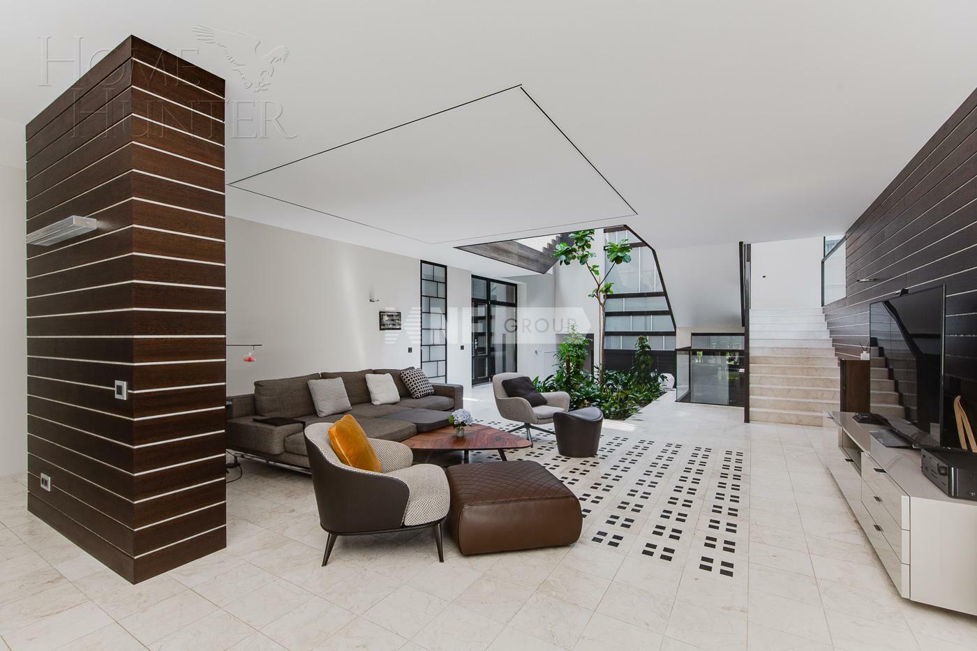 4-этажный коттедж 1 100 м² с отделкой