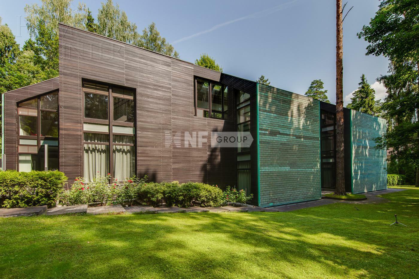 4-этажный коттедж 1 100 м² с отделкой