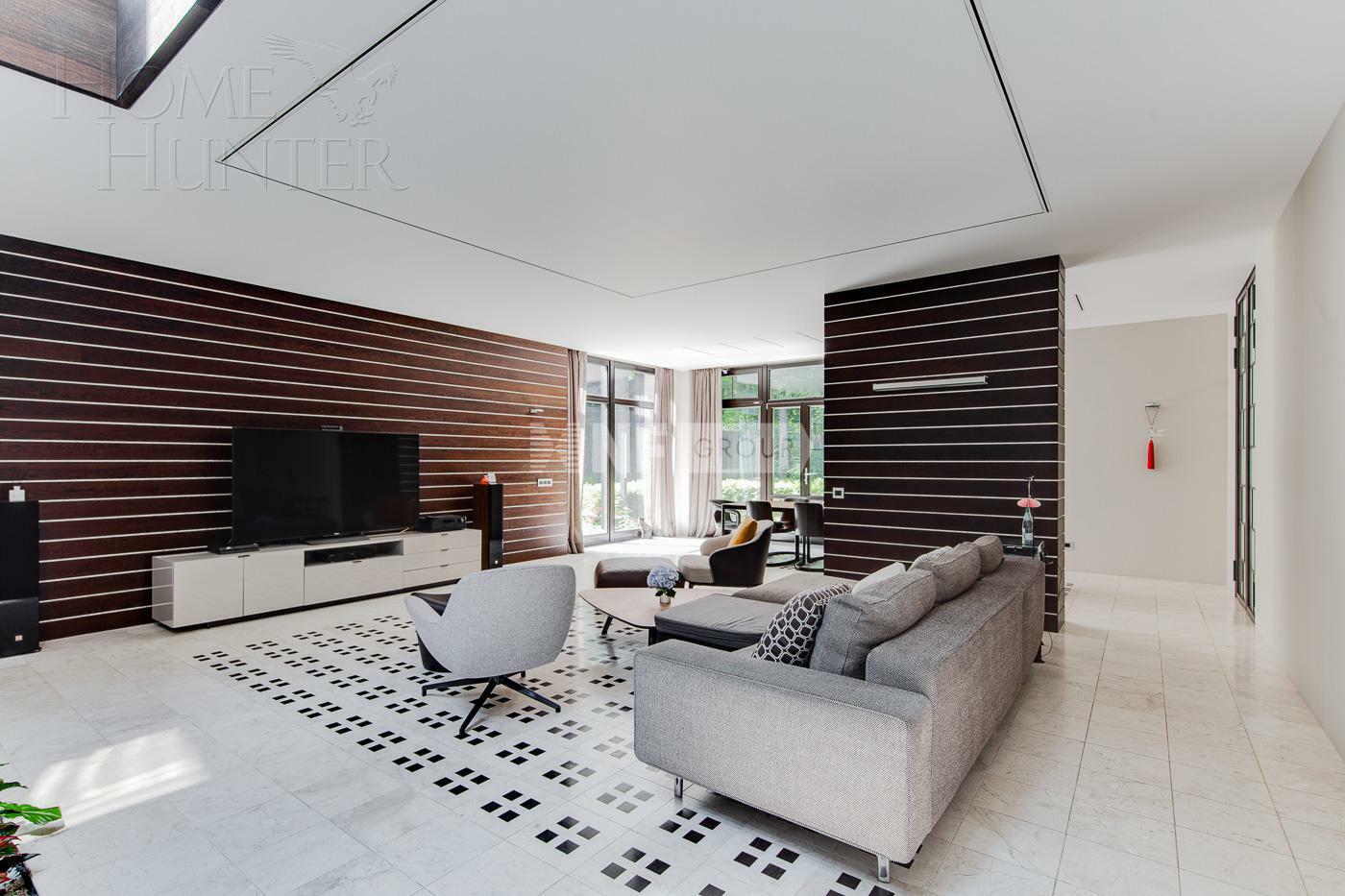 4-этажный коттедж 1 100 м² с отделкой