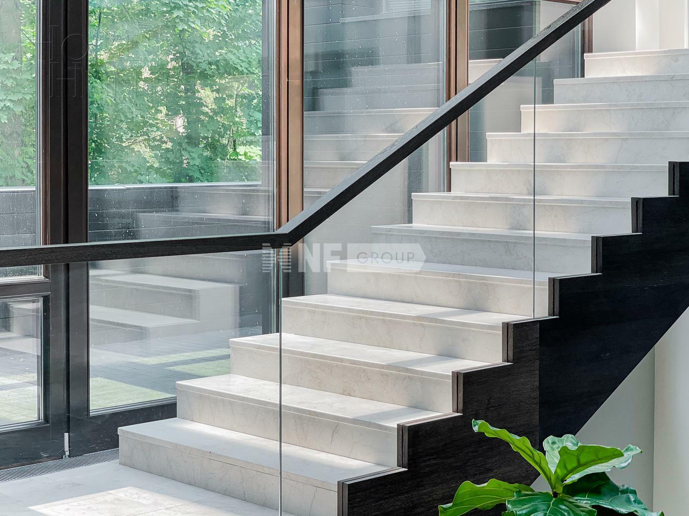 4-этажный коттедж 1 100 м² с отделкой