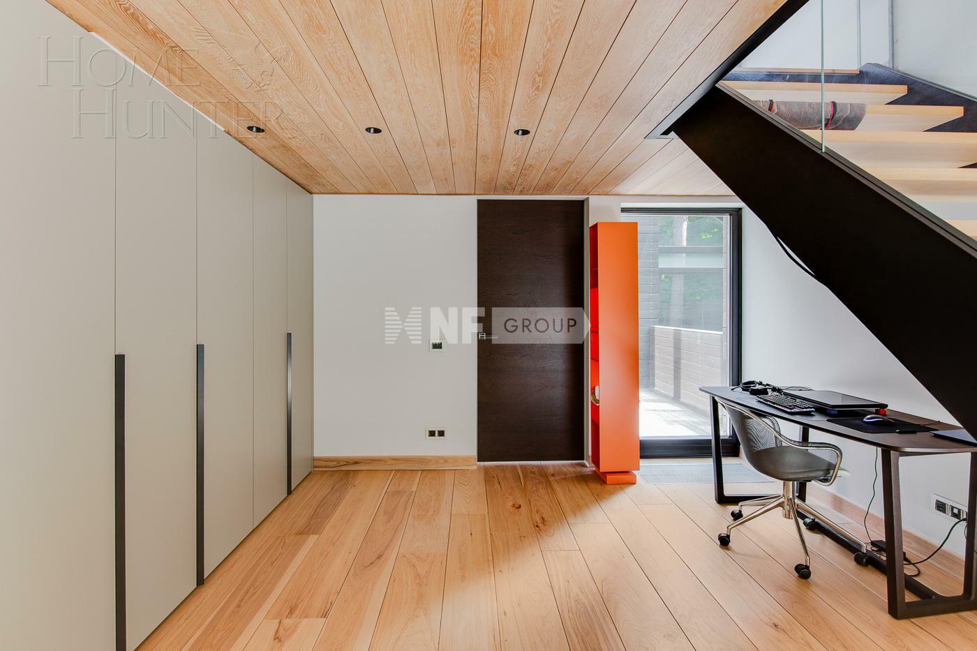 4-этажный коттедж 1 100 м² с отделкой