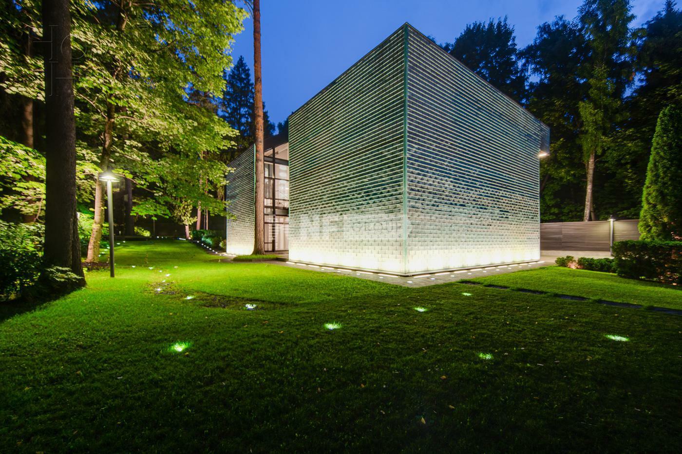 4-этажный коттедж 1 100 м² с отделкой