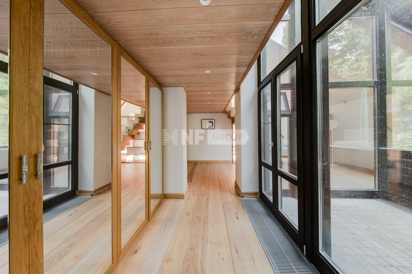 4-этажный коттедж 1 100 м² с отделкой