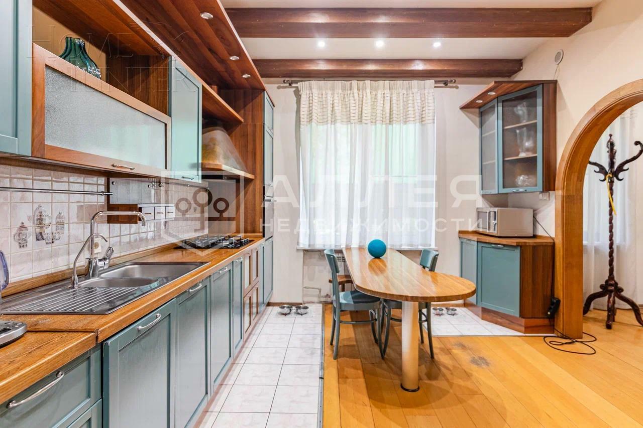 2-этажный таунхаус 317 м² с отделкой