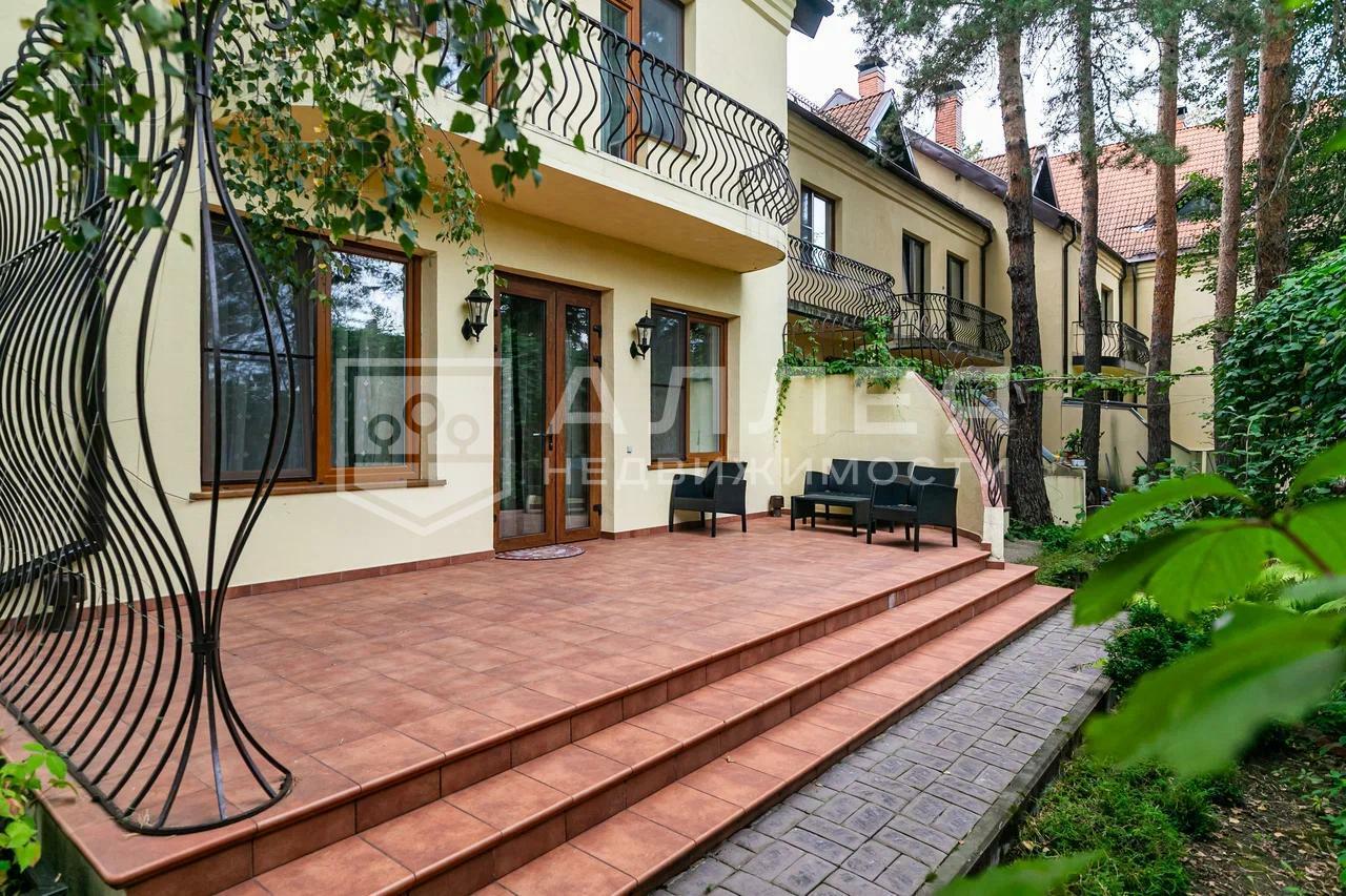 2-этажный таунхаус 317 м² с отделкой