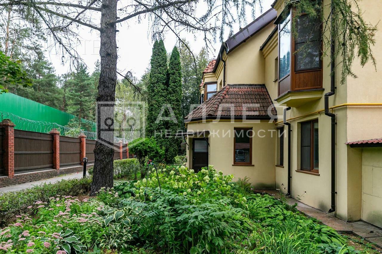 2-этажный таунхаус 317 м² с отделкой