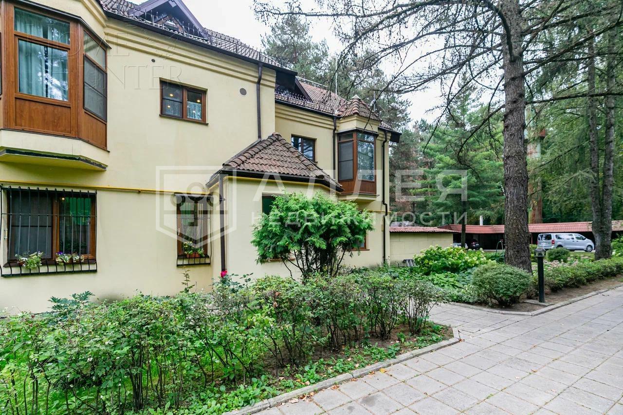 2-этажный таунхаус 317 м² с отделкой