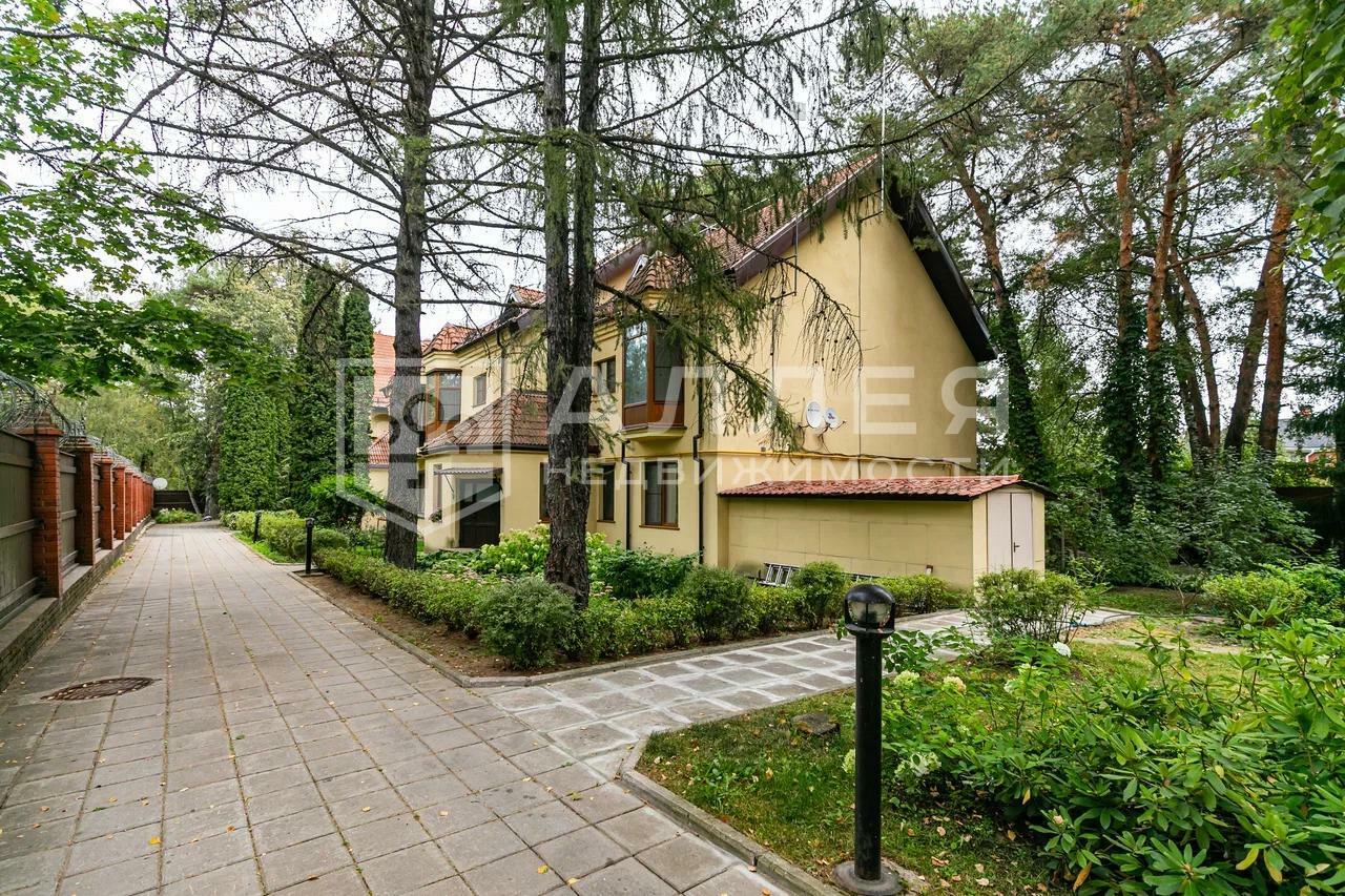 2-этажный таунхаус 317 м² с отделкой