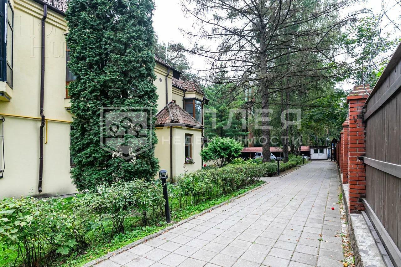 2-этажный таунхаус 317 м² с отделкой