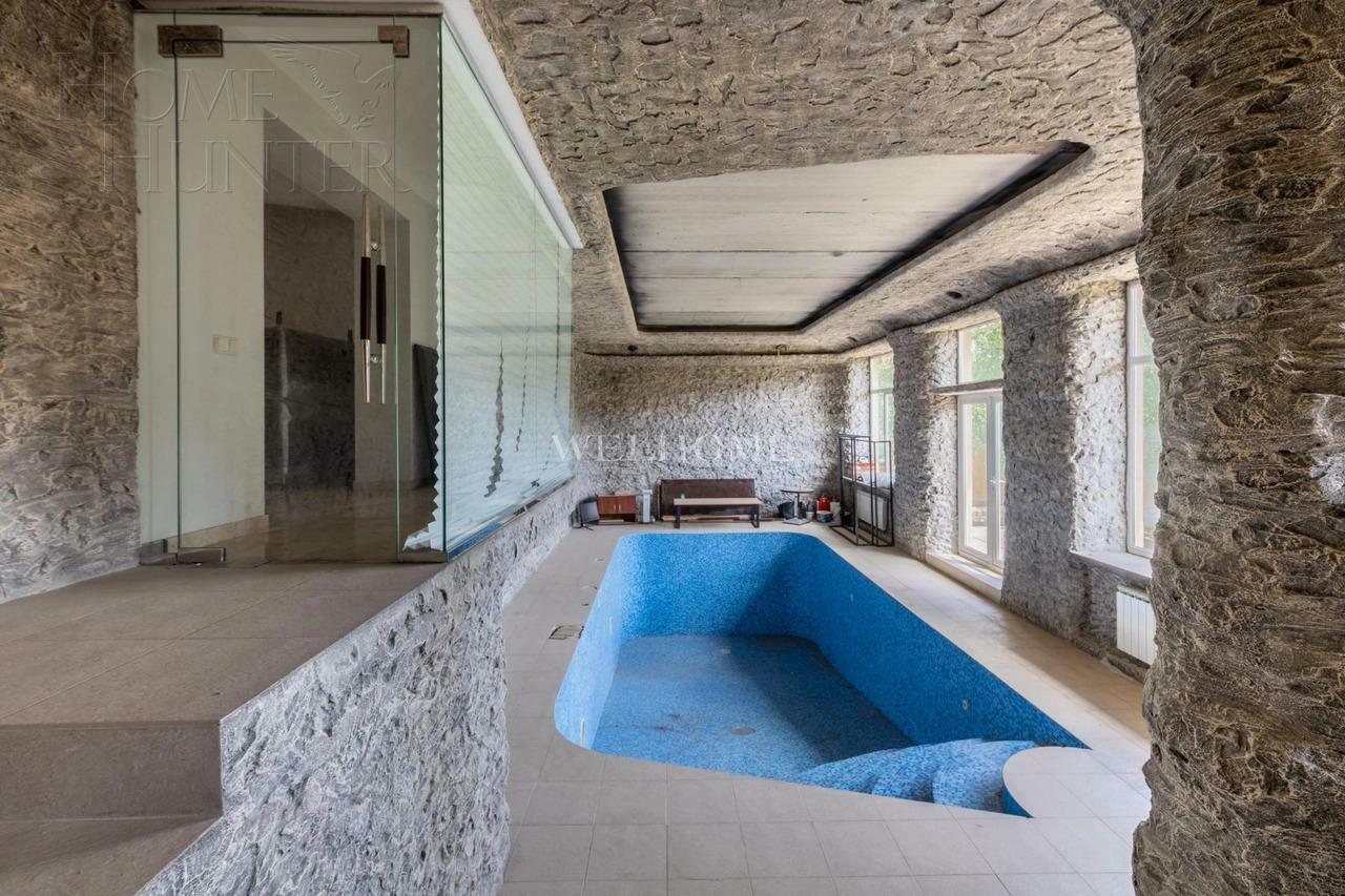 2-этажный коттедж 1 000 м² с отделкой