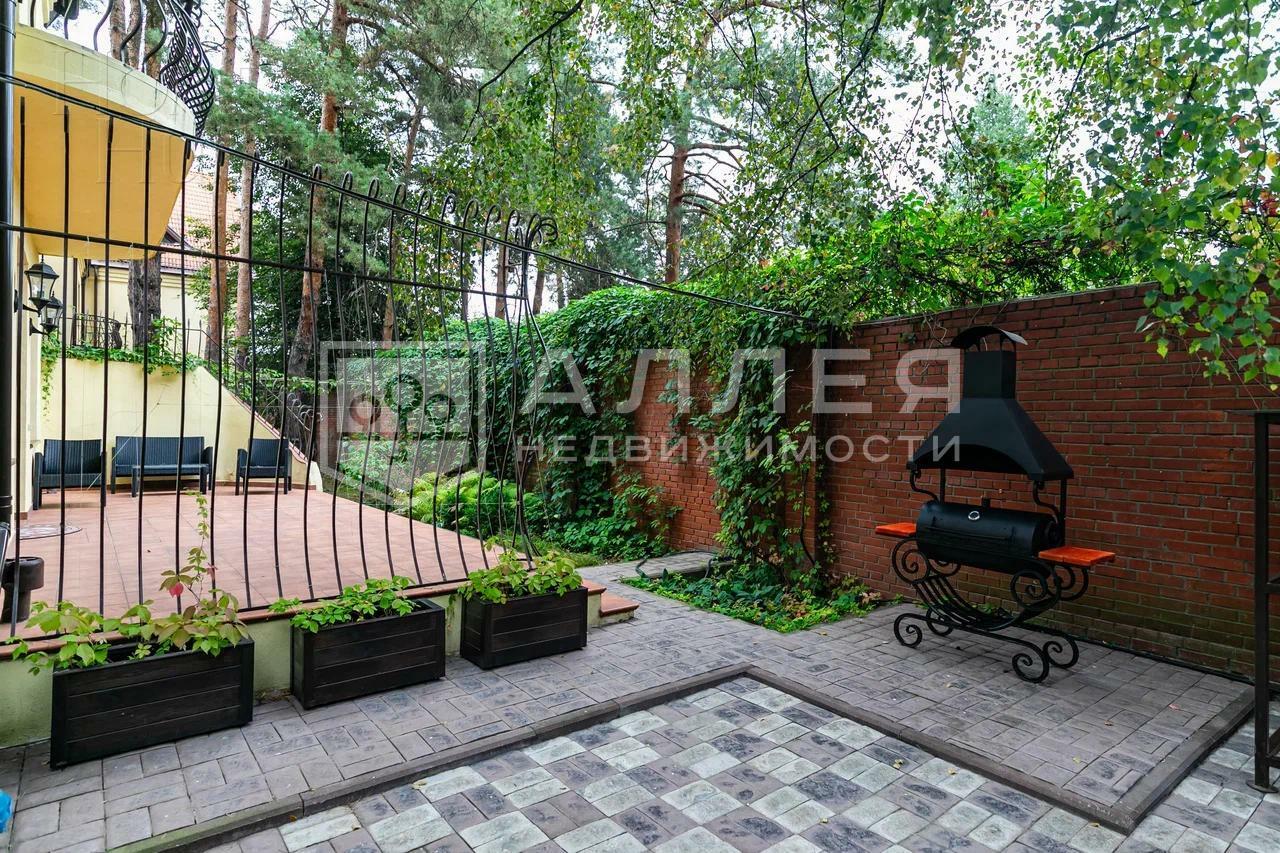 2-этажный таунхаус 317 м² с отделкой