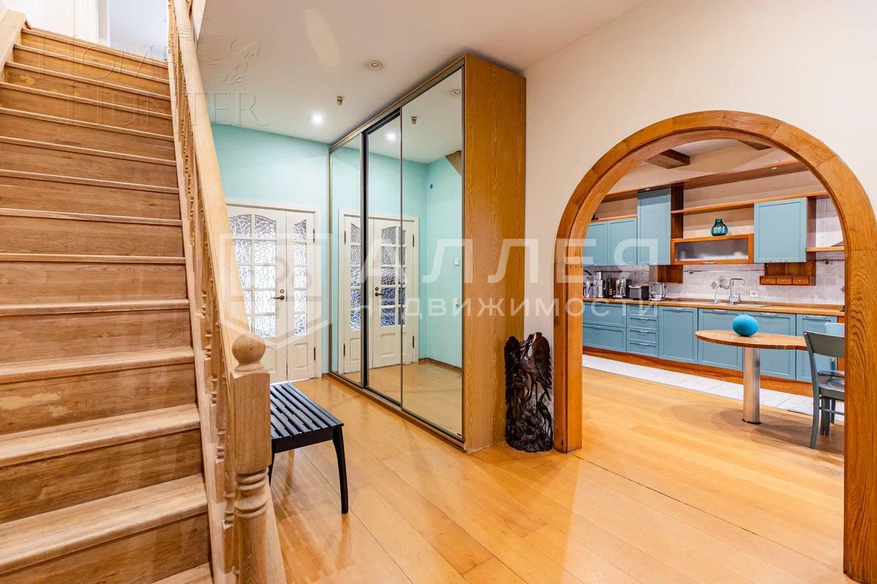 2-этажный таунхаус 317 м² с отделкой