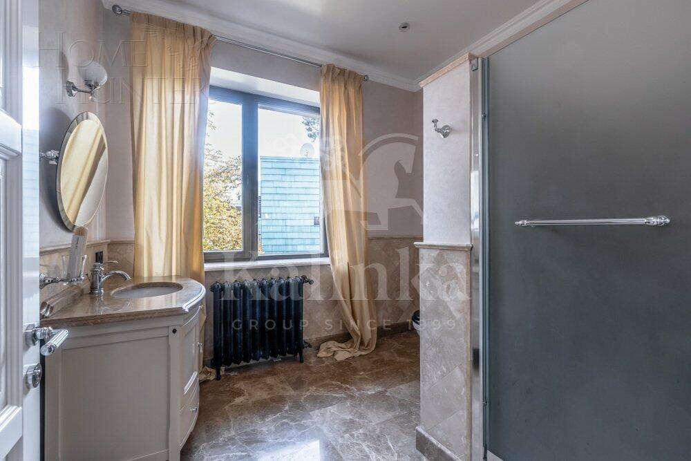 3-этажный коттедж 2 500 м² с отделкой