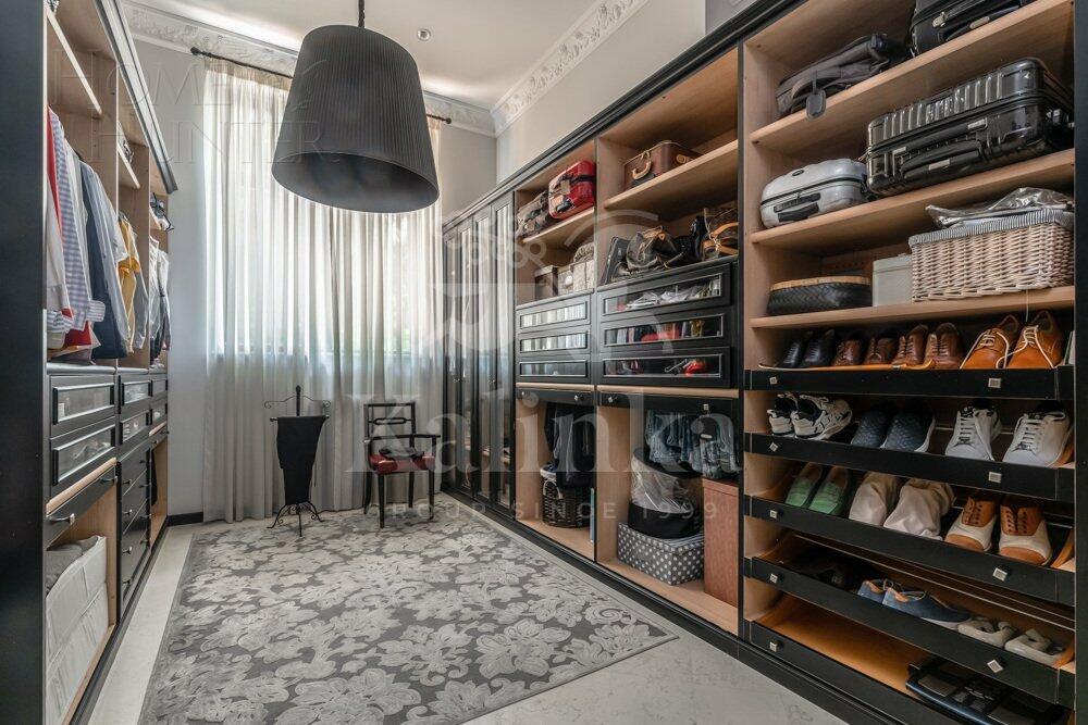 3-этажный коттедж 2 500 м² с отделкой