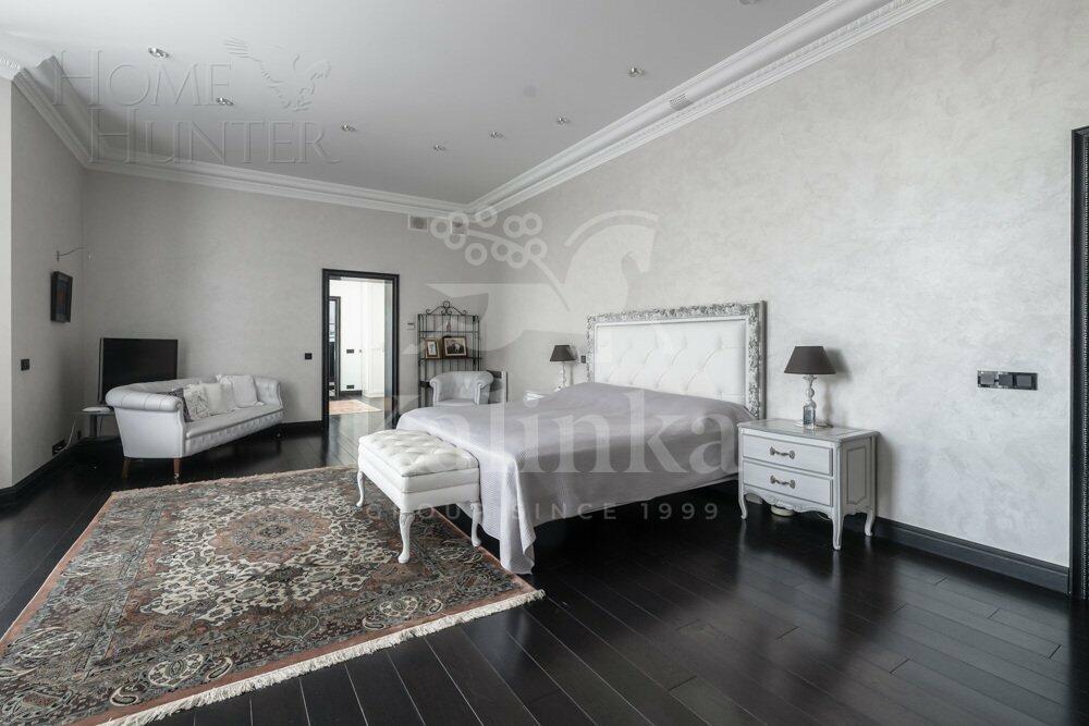 3-этажный коттедж 2 500 м² с отделкой