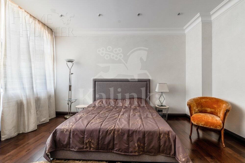 3-этажный коттедж 2 500 м² с отделкой