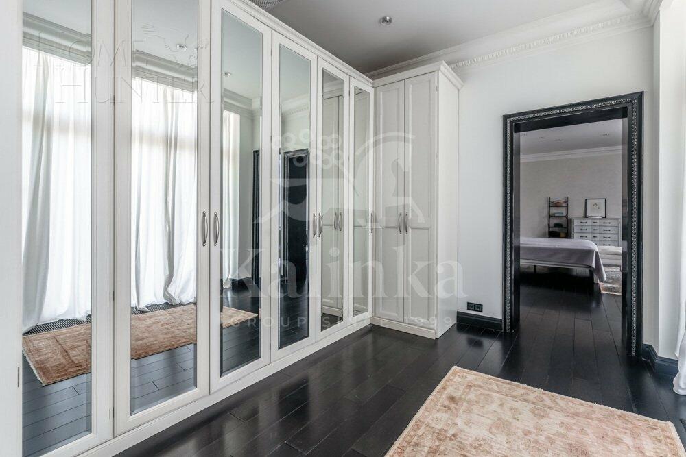 3-этажный коттедж 2 500 м² с отделкой