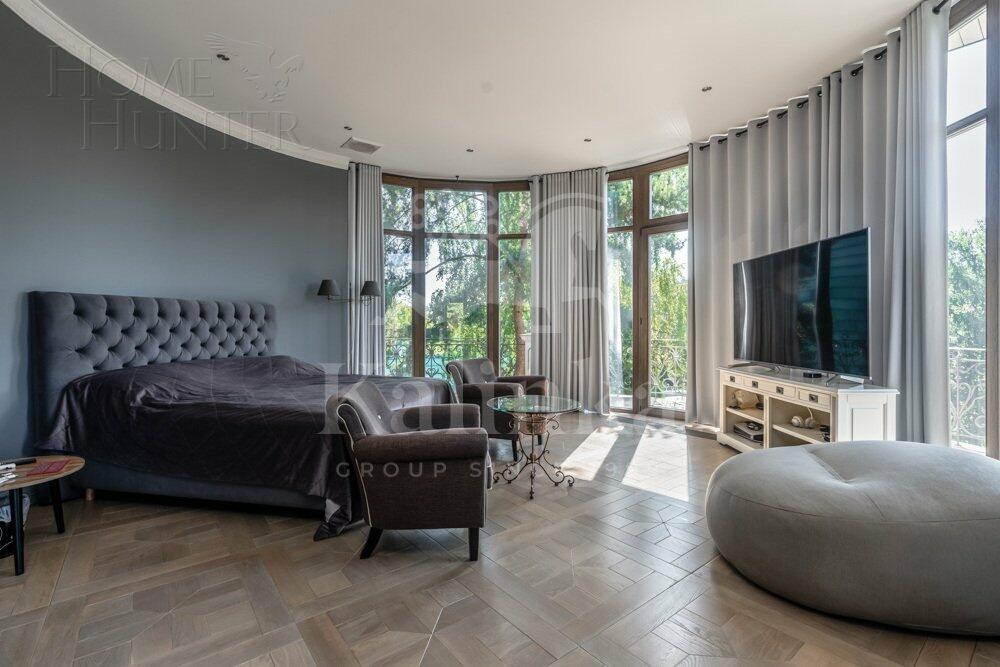 3-этажный коттедж 2 500 м² с отделкой