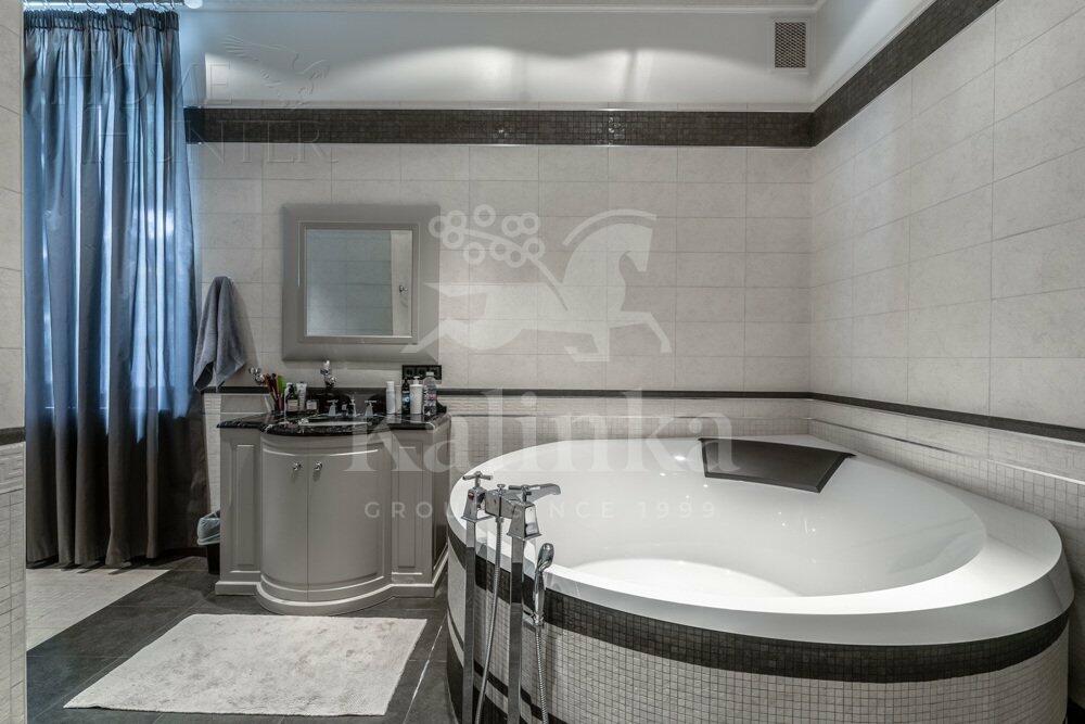 3-этажный коттедж 2 500 м² с отделкой