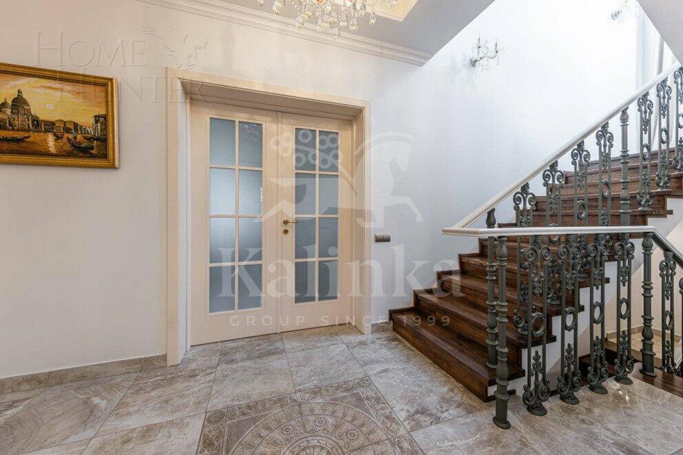 2-этажный коттедж 400 м² с отделкой