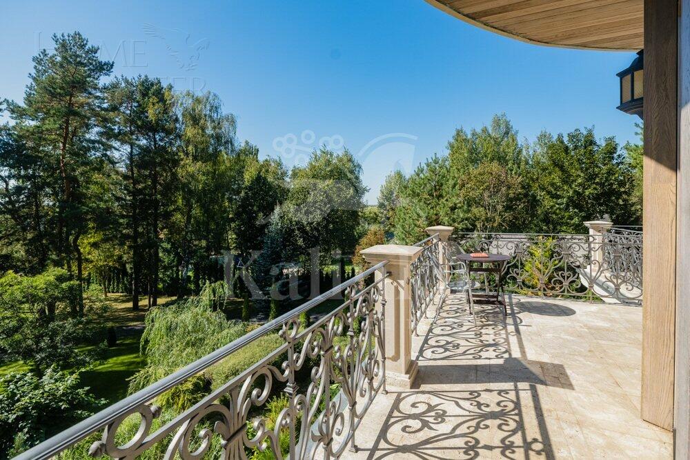 3-этажный коттедж 2 500 м² с отделкой