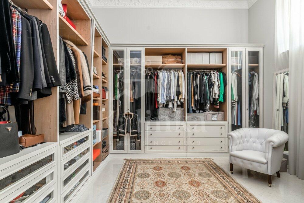 3-этажный коттедж 2 500 м² с отделкой