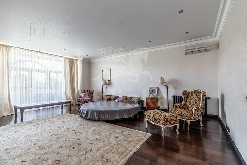 3-этажный коттедж 2 500 м² с отделкой