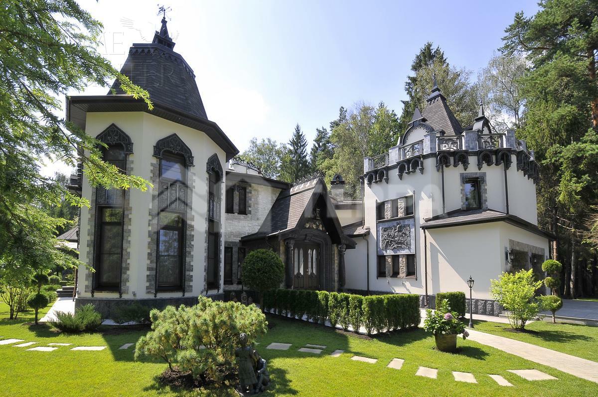 3-этажный коттедж 555 м² с отделкой