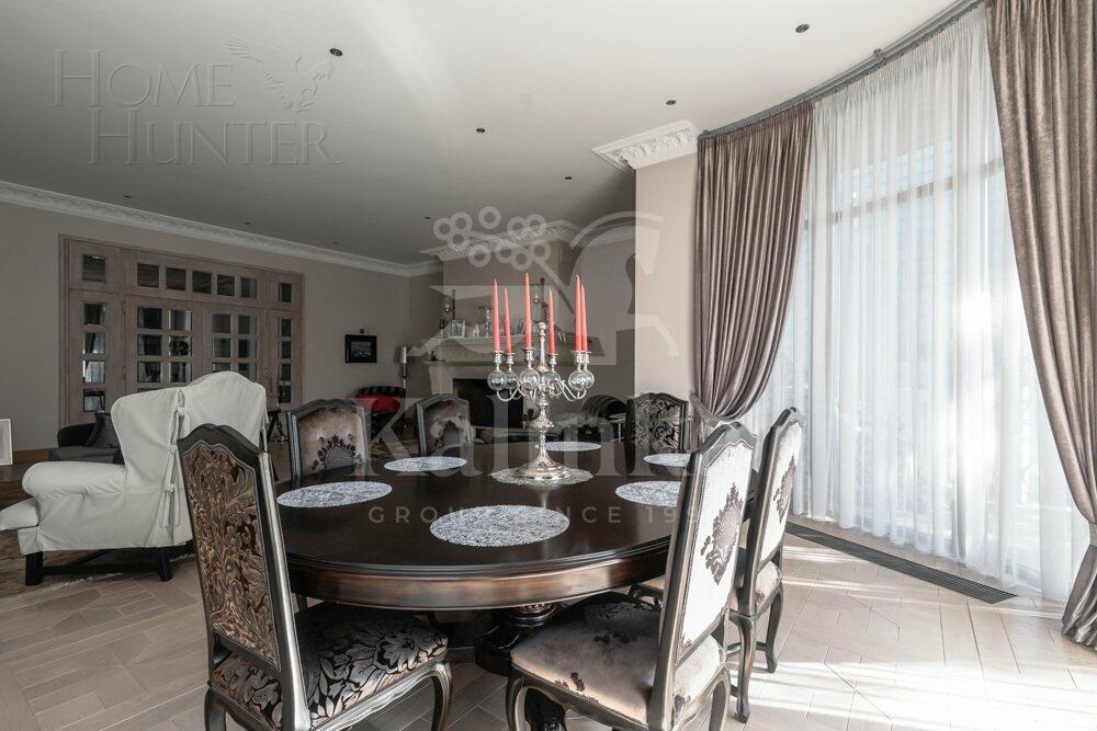 3-этажный коттедж 2 500 м² с отделкой