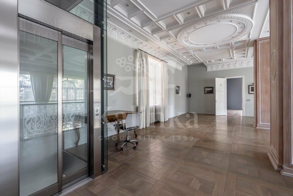 3-этажный коттедж 2 500 м² с отделкой