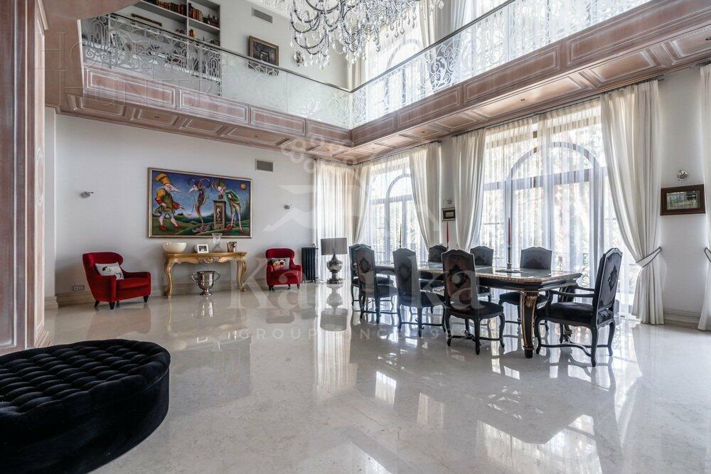 3-этажный коттедж 2 500 м² с отделкой