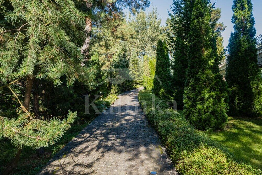 3-этажный коттедж 2 500 м² с отделкой