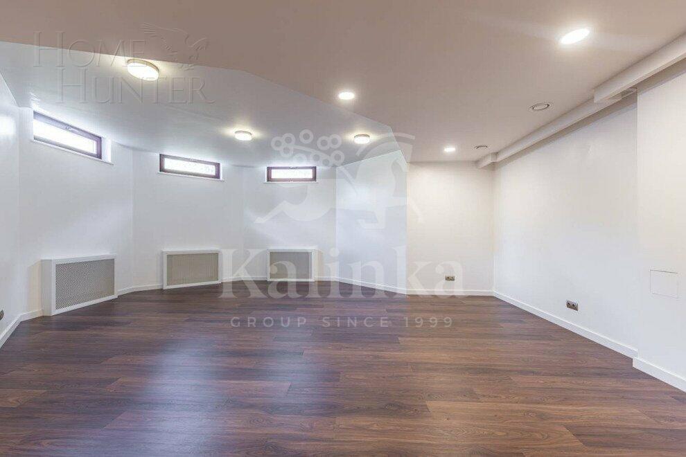 2-этажный коттедж 400 м² с отделкой
