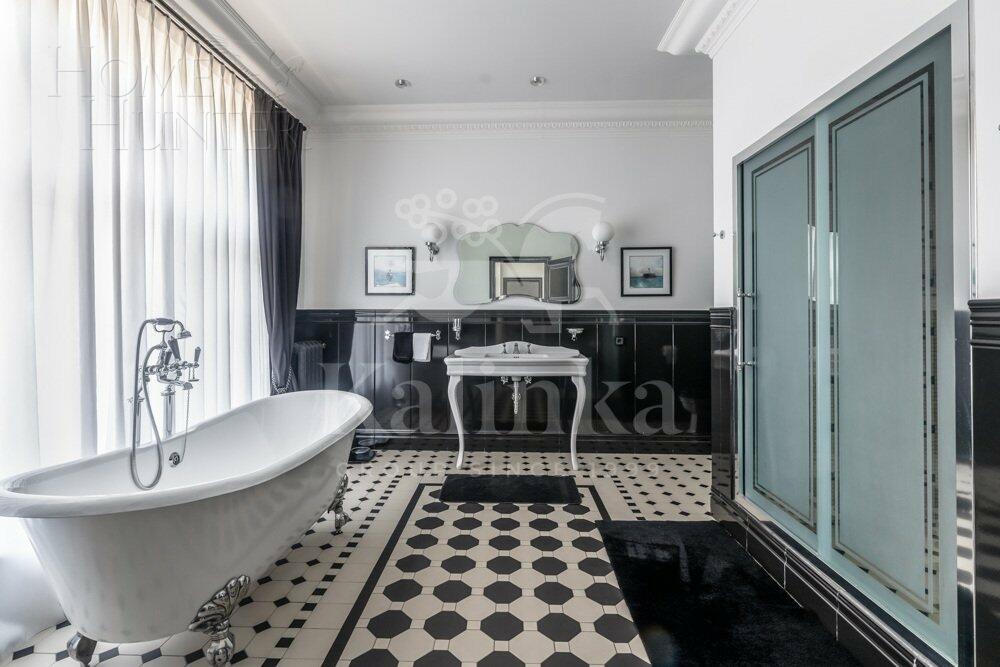 3-этажный коттедж 2 500 м² с отделкой