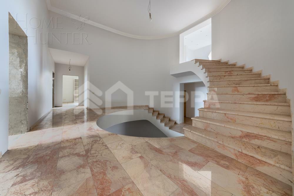 2-этажный коттедж 1 000 м² с отделкой