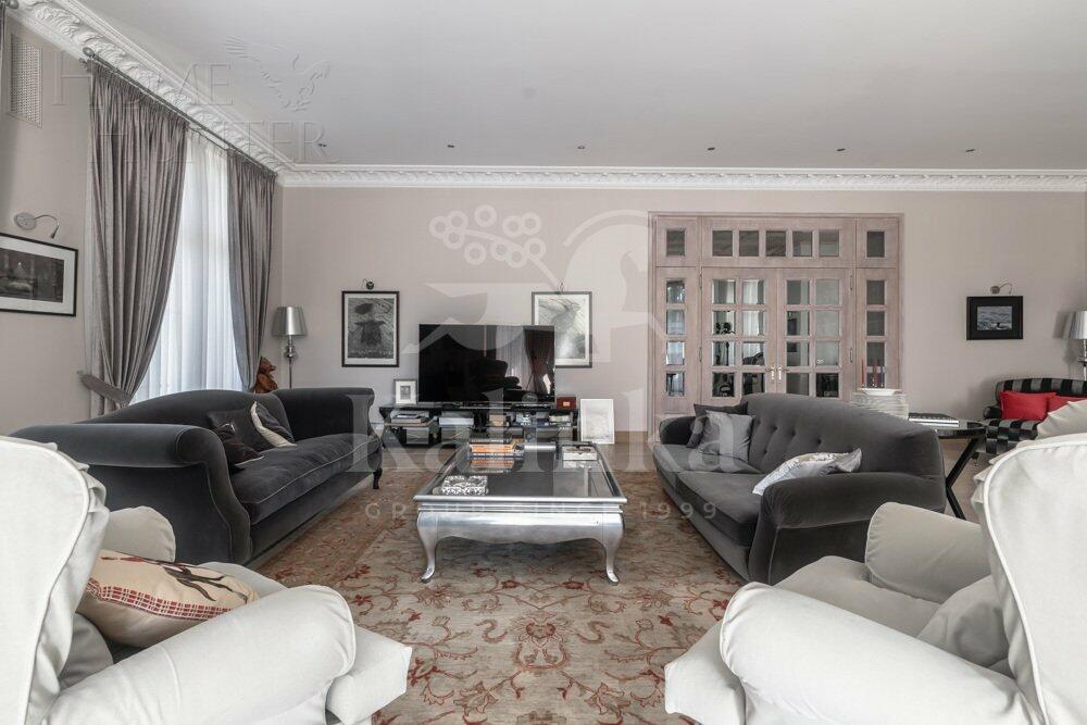 3-этажный коттедж 2 500 м² с отделкой