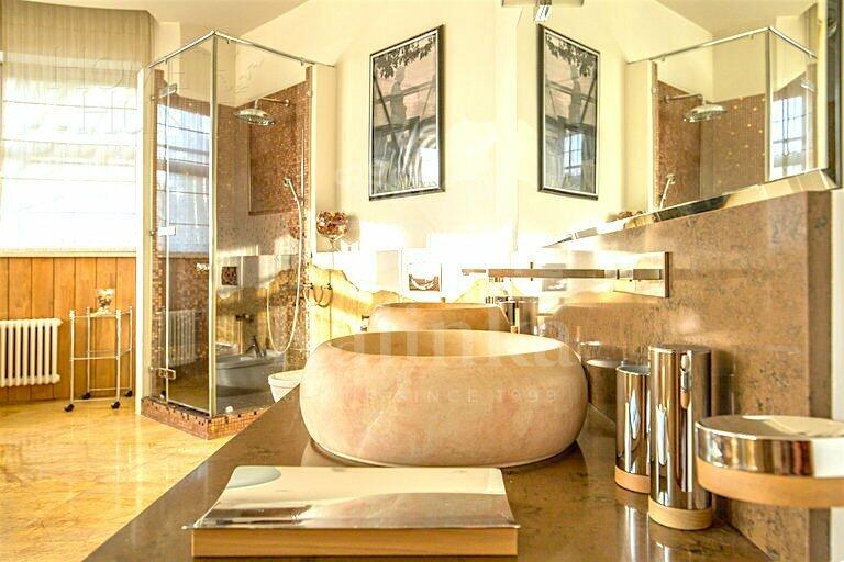 2-этажный коттедж 850 м² с отделкой