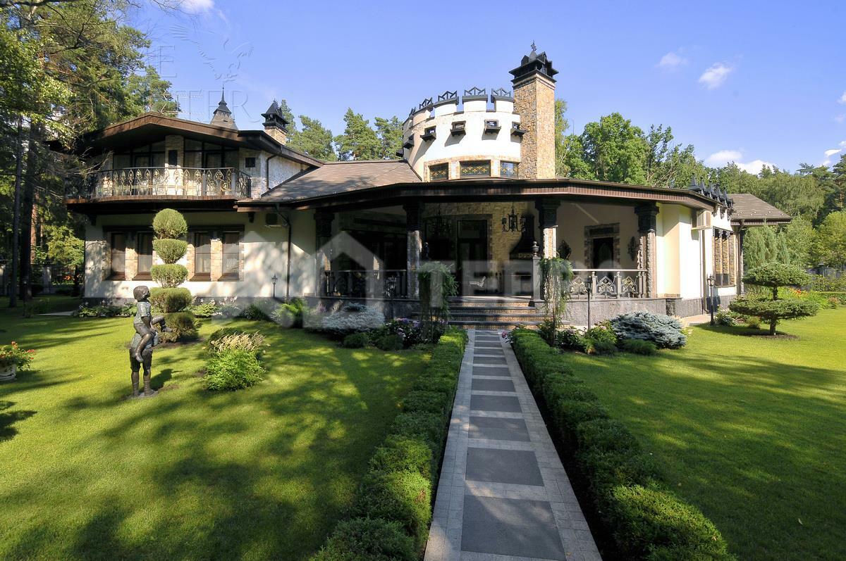 3-этажный коттедж 555 м² с отделкой