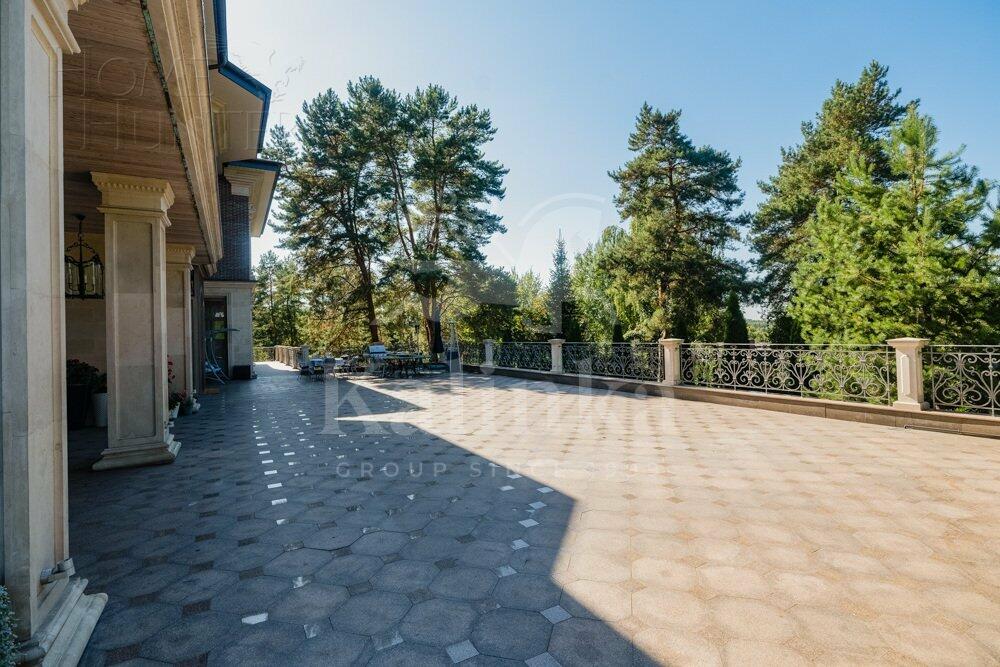 3-этажный коттедж 2 500 м² с отделкой